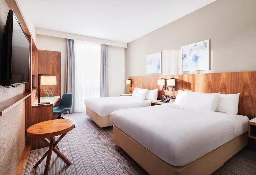 家庭间, Courtyard By Marriott London Gatwick Airport