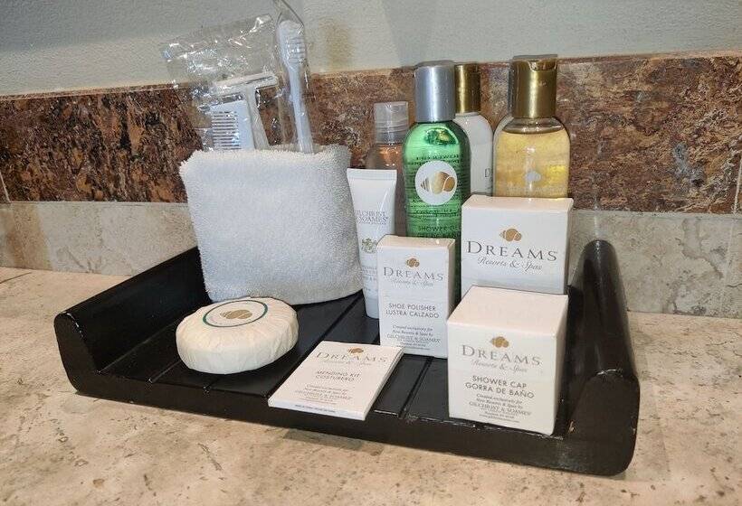 带大床的小型套房, Dreams Jade Resort & Spa All Inclusive