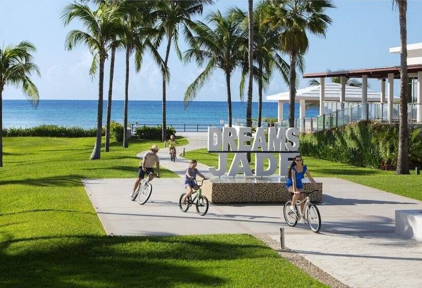 带大床的小型套房, Dreams Jade Resort & Spa All Inclusive