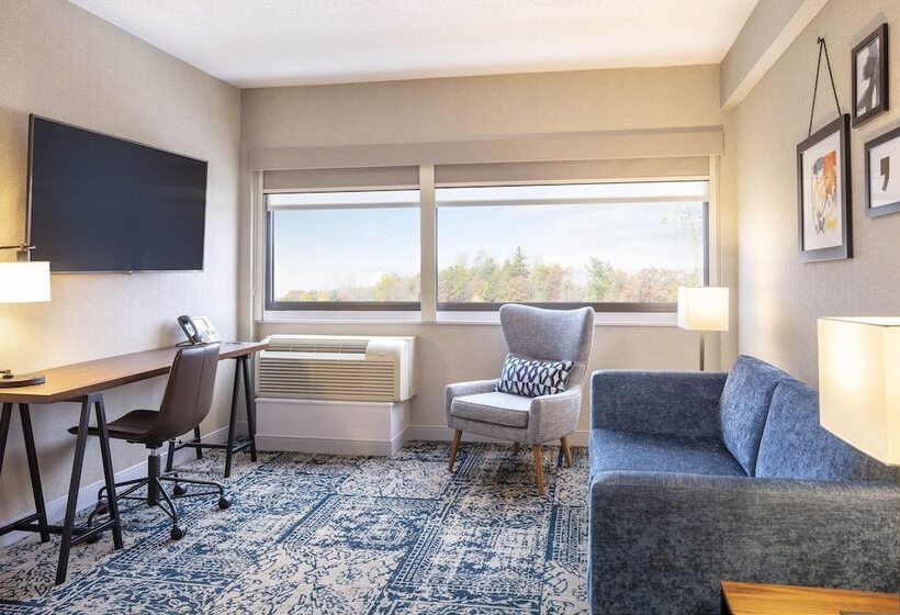 جناح, Four Points By Sheraton Norwood Conference Center