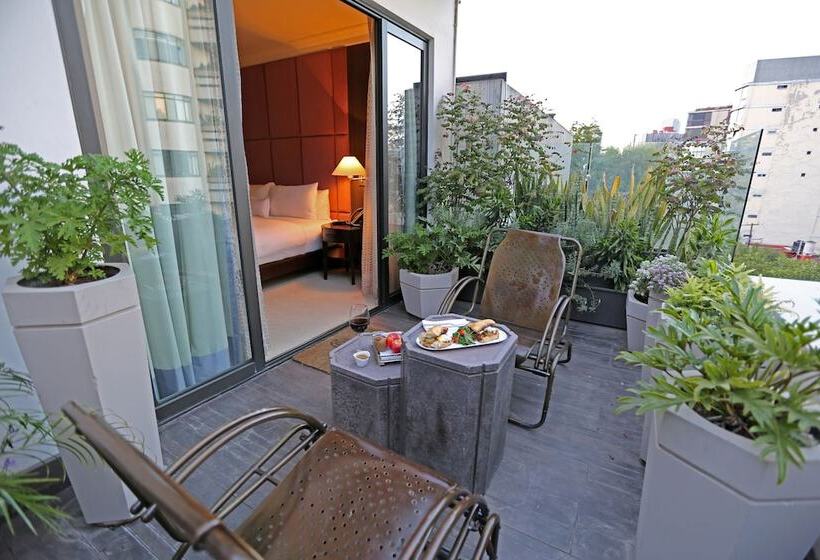 سوییت اجرایی, Hippodrome Hotel Condesa