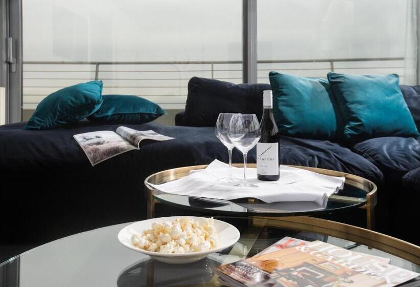 Полулюкс с Балконом, The Midland