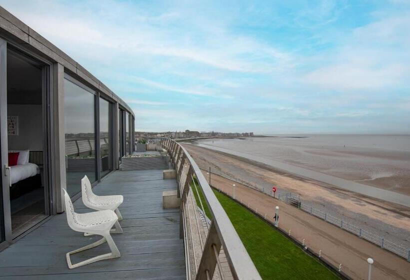 Полулюкс с Балконом, The Midland