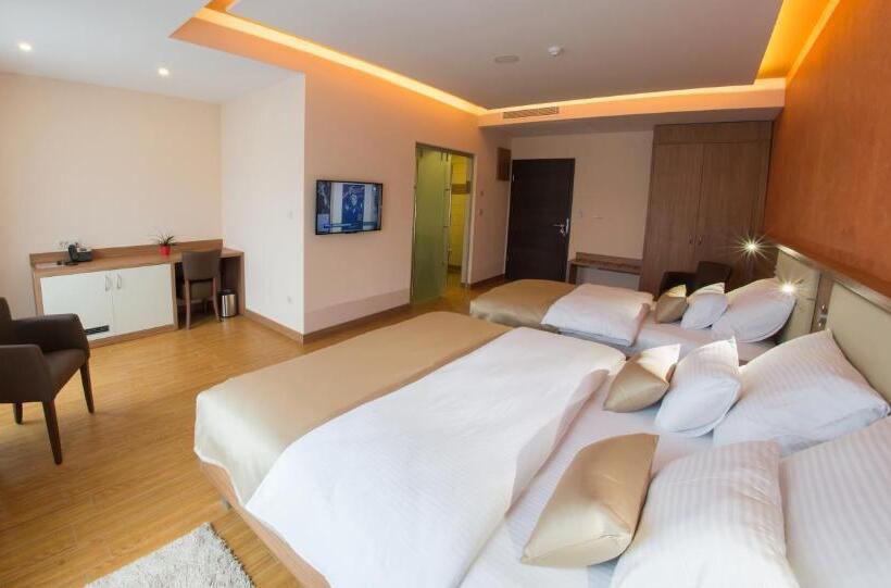 غرفة قياسية ثلاثية, Mostar