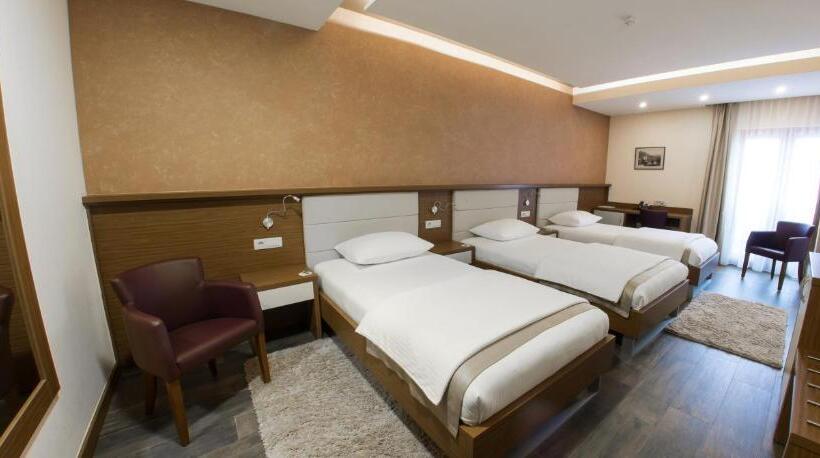 غرفة قياسية ثلاثية, Mostar