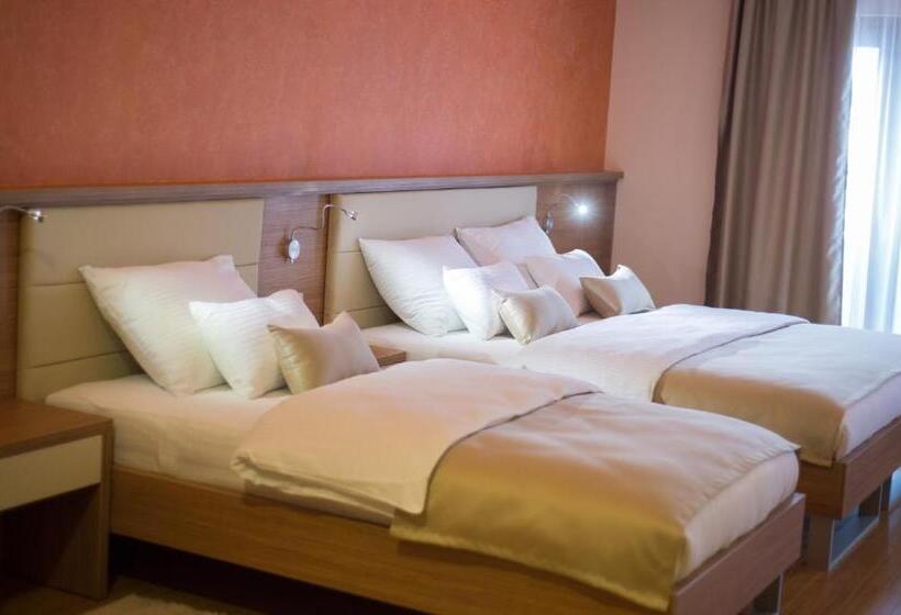 غرفة قياسية ثلاثية, Mostar