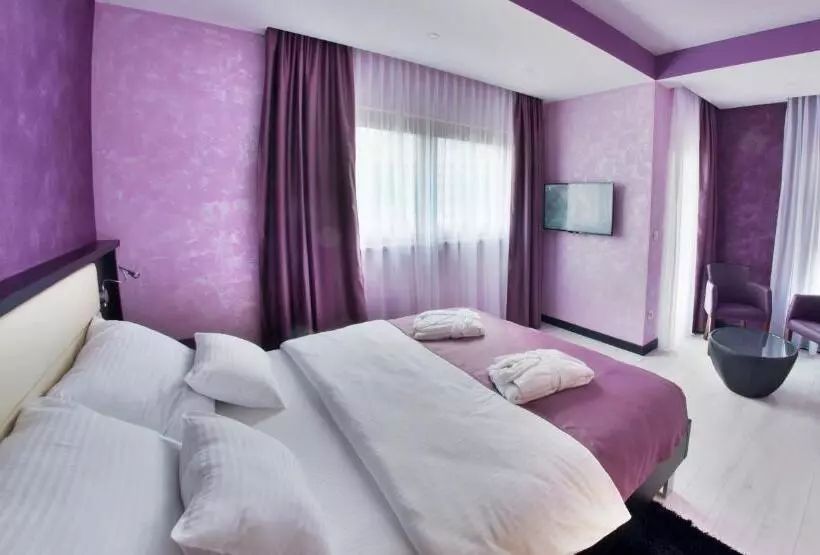 سوئیت با بالکن, Mostar