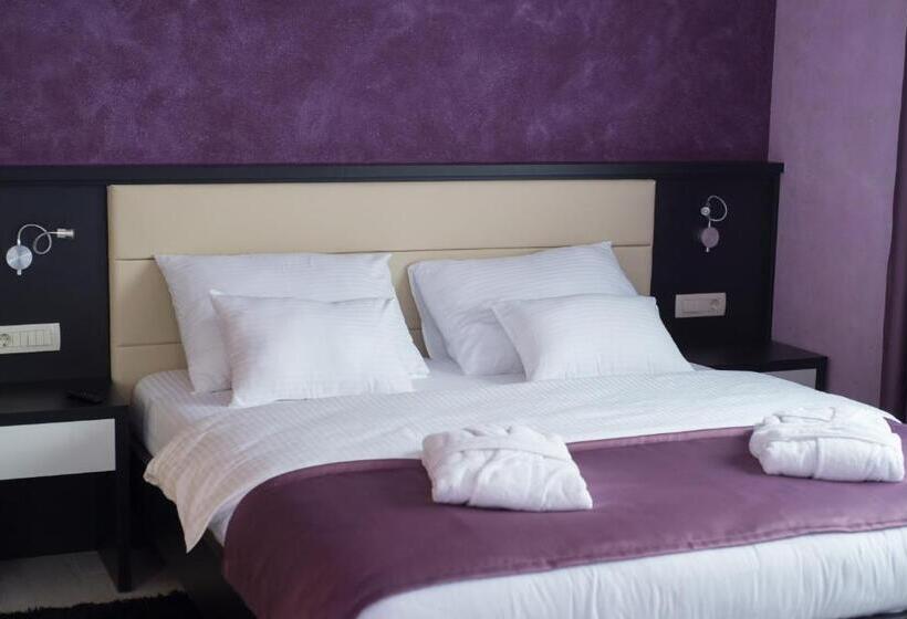 جناح مزوَّد بشرفة, Mostar