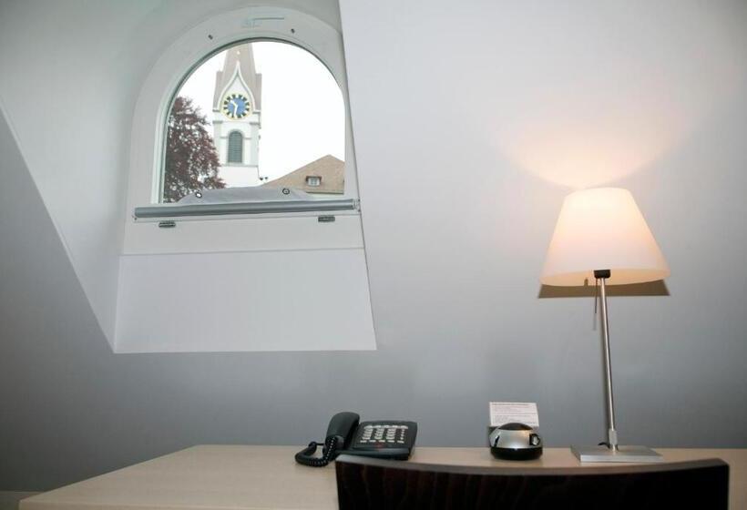 غرفة سوبيريور, Ochsen