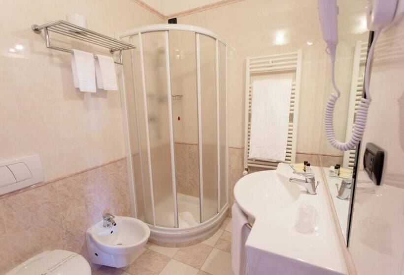 高级大房间, Vald