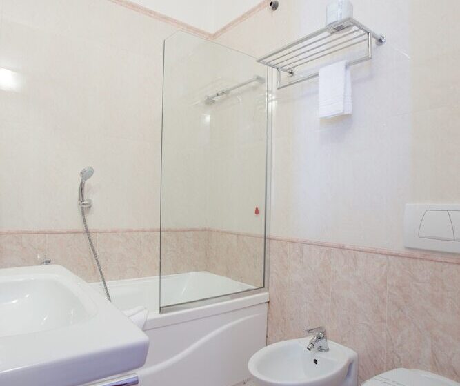 高级大房间, Vald