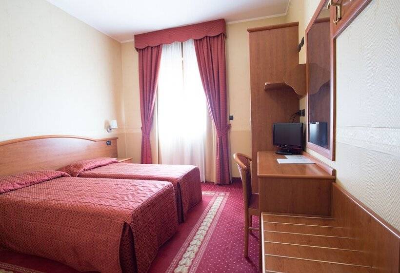 高级大房间, Vald