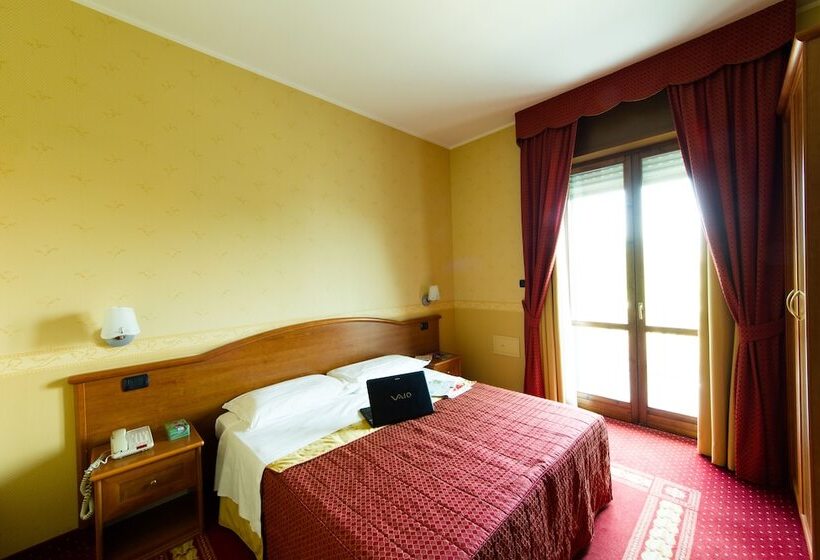 高级大房间, Vald