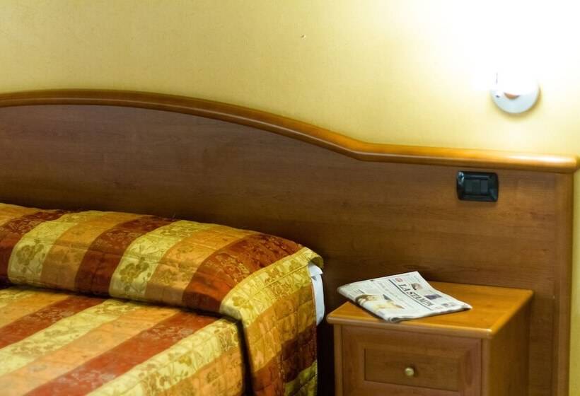 标准三人间, Vald