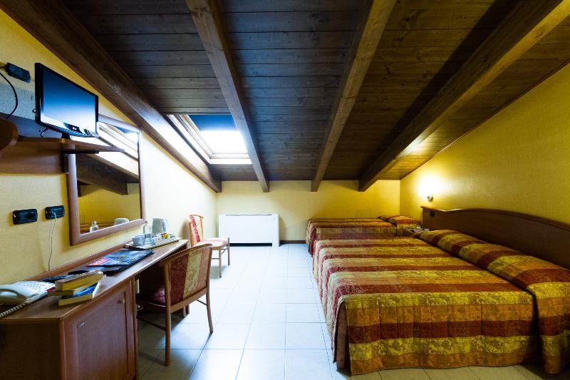 标准三人间, Vald