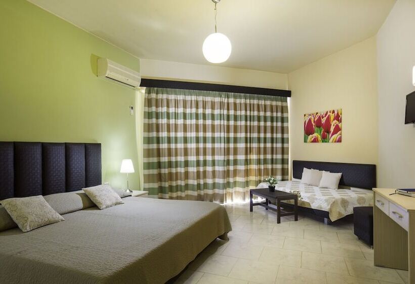 家族用アパートメント, Lyristis Dinos Studios & Apartments