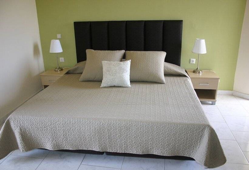 家族用アパートメント, Lyristis Dinos Studios & Apartments