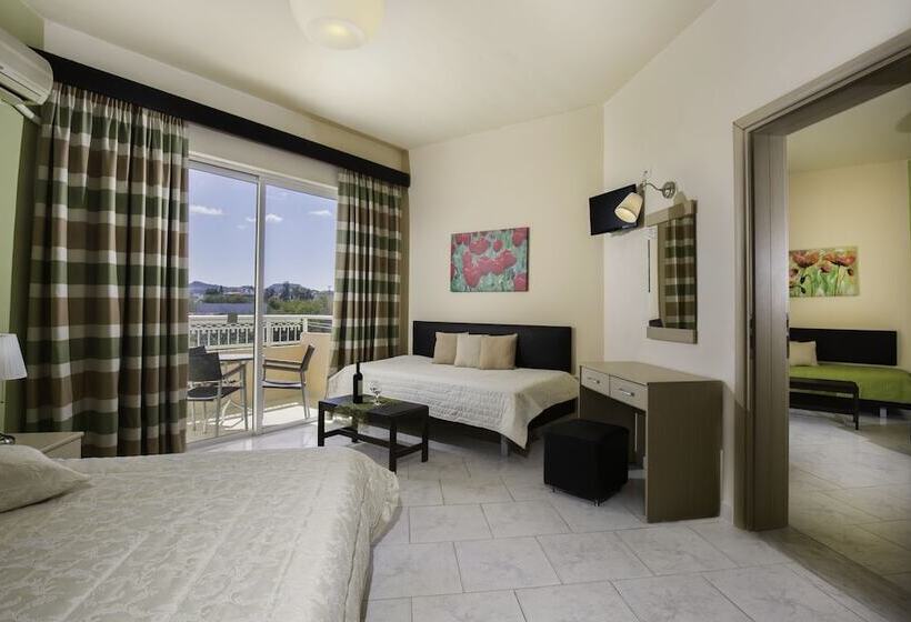 家族用アパートメント, Lyristis Dinos Studios & Apartments