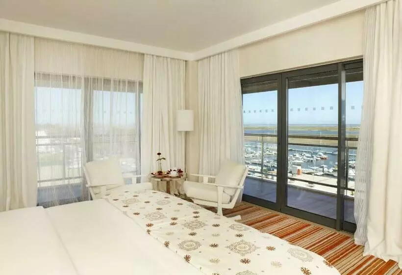 سوییت با چشم‌انداز دریا, Real Marina Hotel & Spa