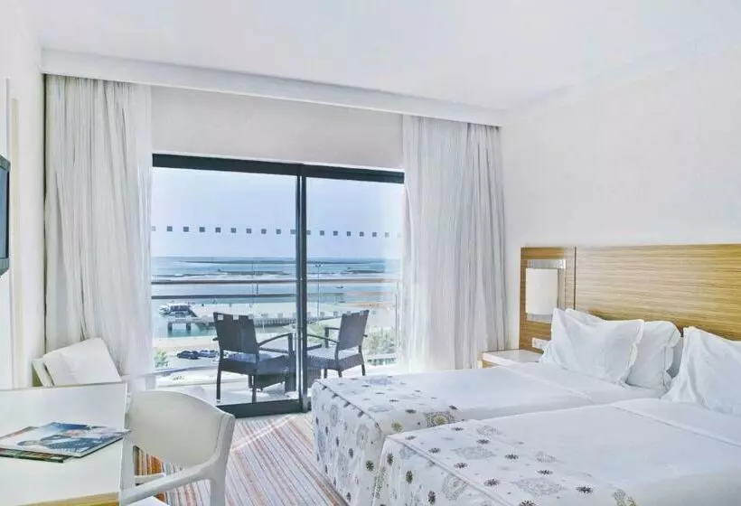 سوییت با چشم‌انداز دریا, Real Marina Hotel & Spa