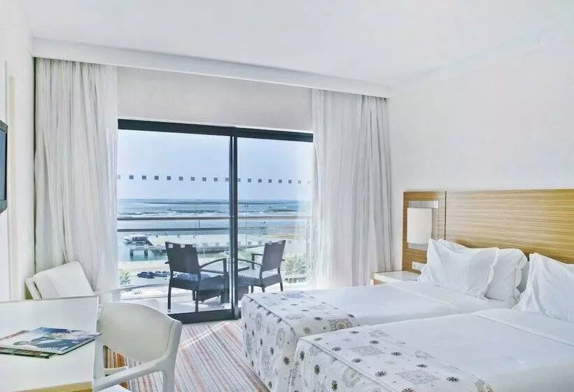 سوییت جونیور با چشم‌انداز دریا, Real Marina Hotel & Spa