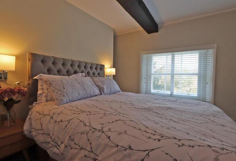 غرفة قياسية, No.31 Castle Gate