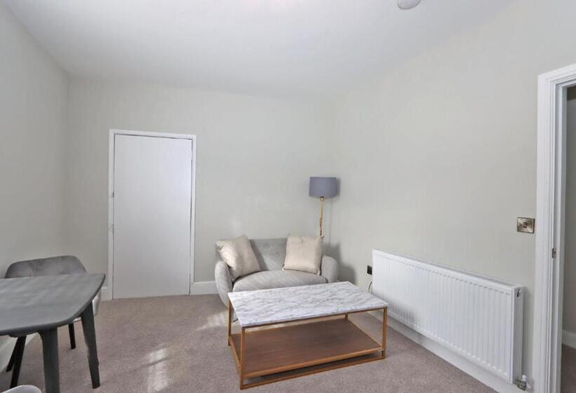 جناح إدارى, No.31 Castle Gate