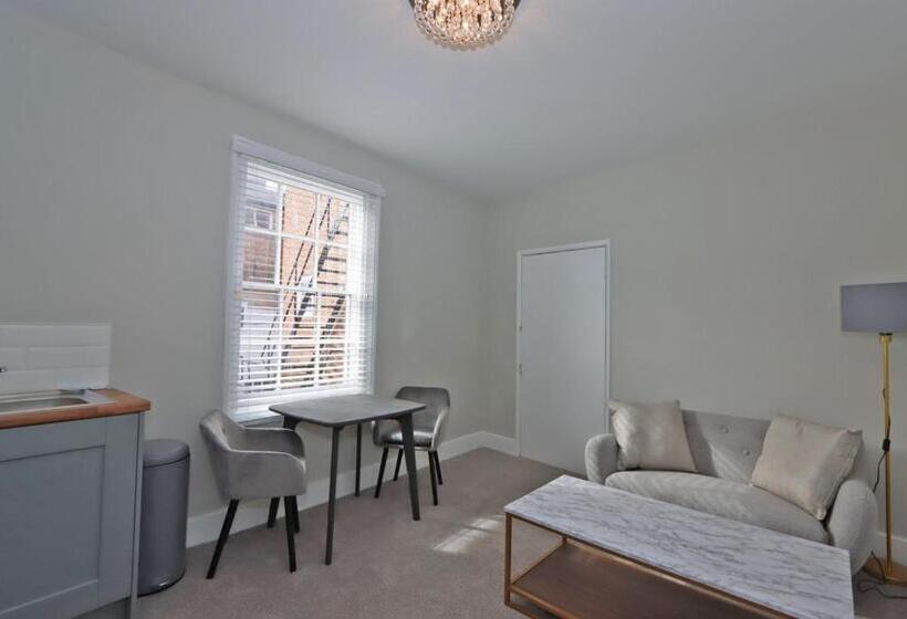 جناح إدارى, No.31 Castle Gate