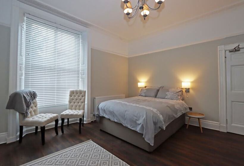 غرفة قياسية, No.31 Castle Gate