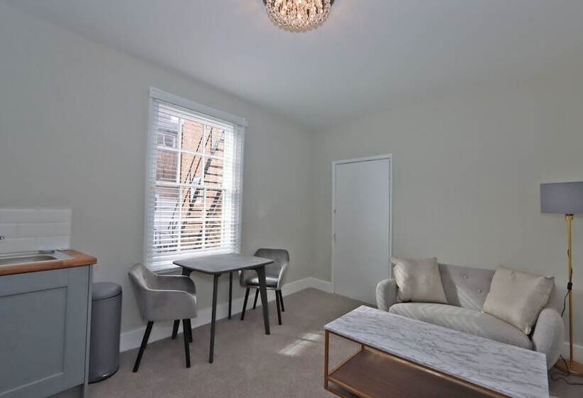 جناح إدارى, No.31 Castle Gate