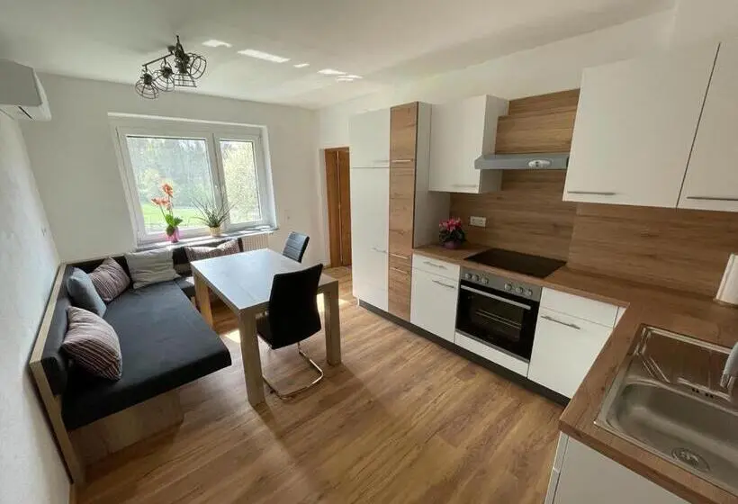 Huoneisto 2 Makuuhuonetta Parveke, Erlebnisbauernhof Pension Waschnig