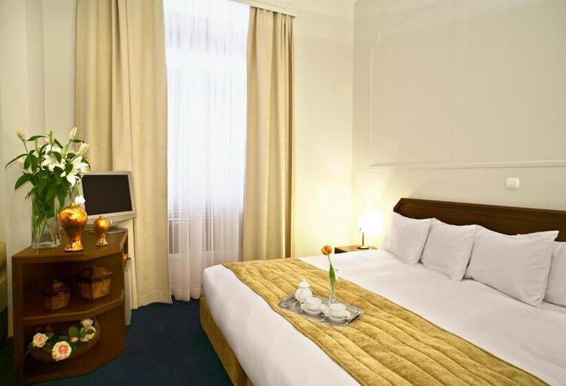 جناح جونيور, Arni Hotel Domotel