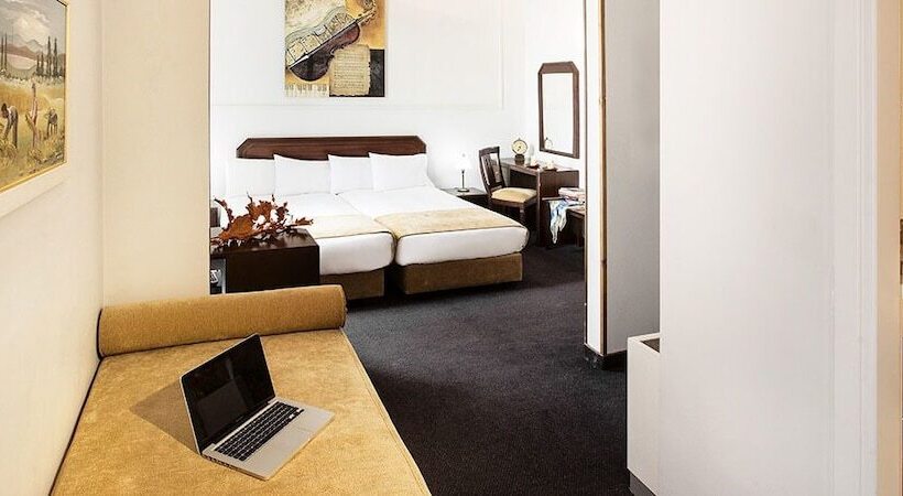 جناح جونيور, Arni Hotel Domotel