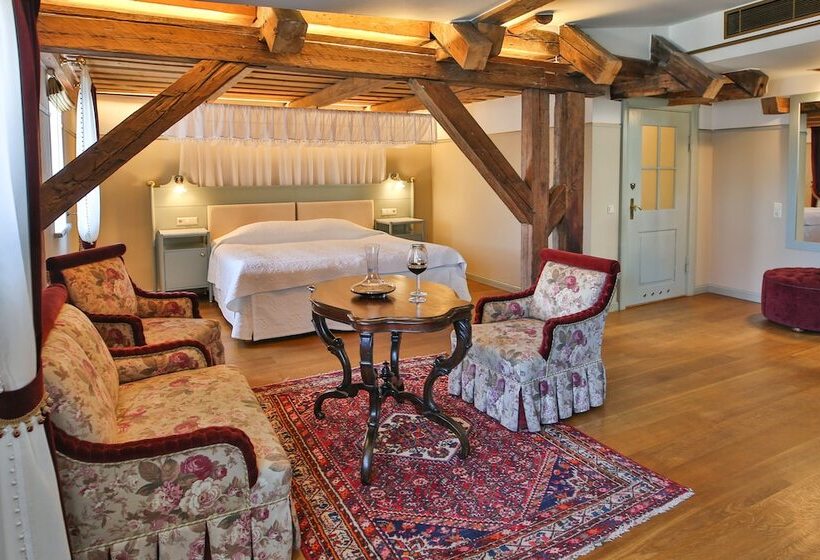 اتاق سوپریور, Antonius