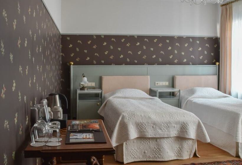 اتاق سوپریور, Antonius