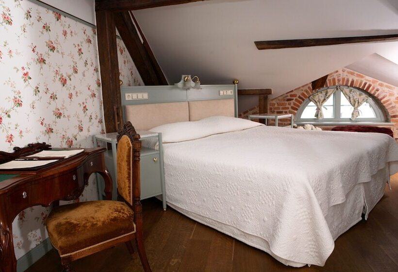 اتاق سوپریور, Antonius