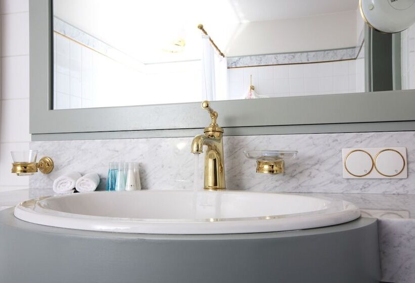 اتاق لوکس, Antonius