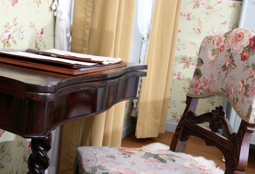 اتاق لوکس, Antonius