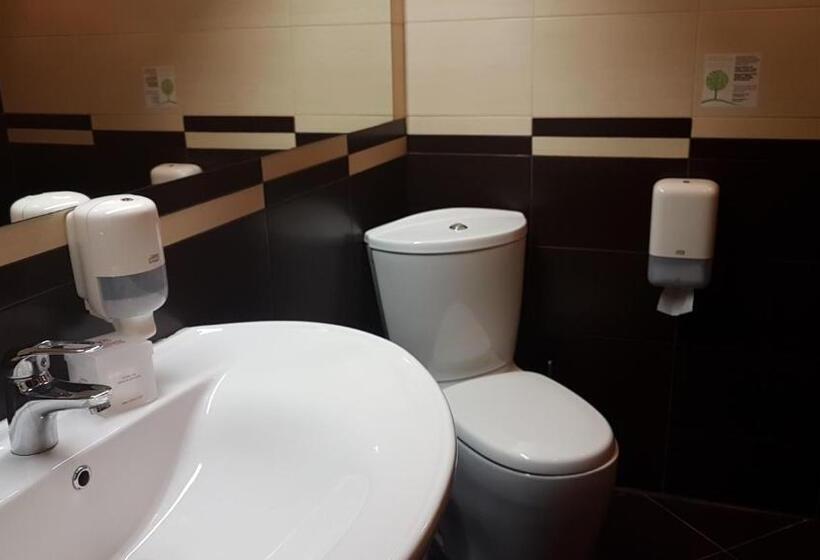 高级大房间, Attache