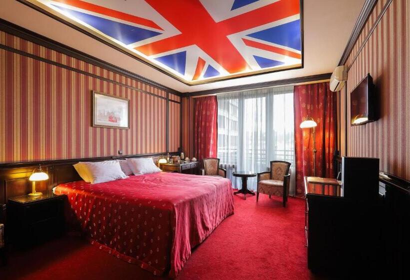 高级大房间, Attache