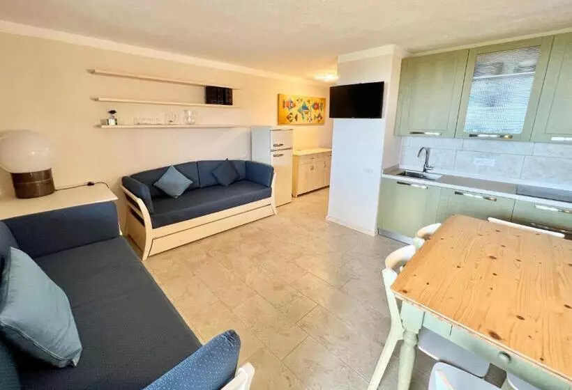 海の見える1ベッドルームアパートメント, Superior Apartments In Residence In Cugnana Verde
