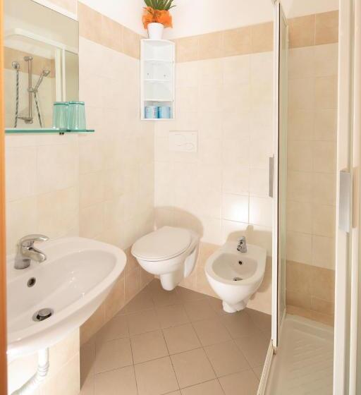 اتاق لوکس, Lem