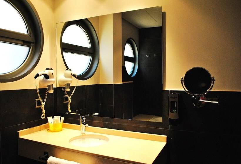 اتاق استاندارد, Marítimo Ris