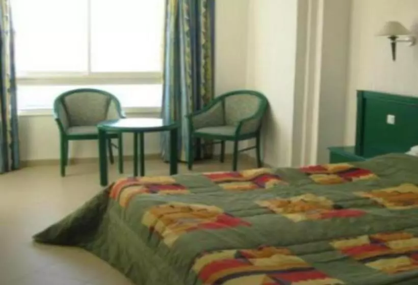 اتاق استاندارد سه نفره, Residence Boujaafar