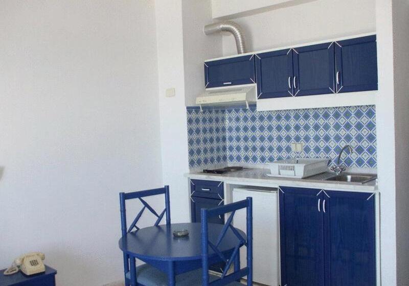 اتاق استاندارد سه نفره, Residence Boujaafar