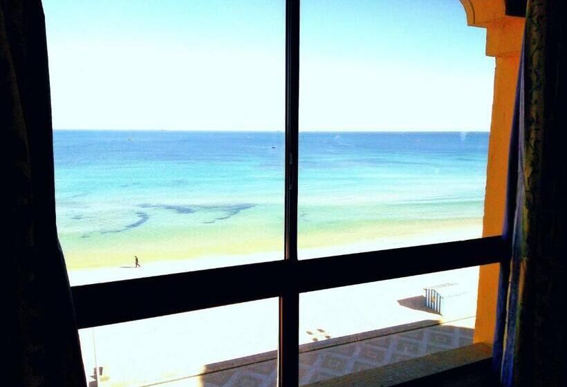 اتاق استاندارد سه نفره, Residence Boujaafar