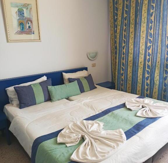 اتاق استاندارد چهار تخته, Residence Boujaafar