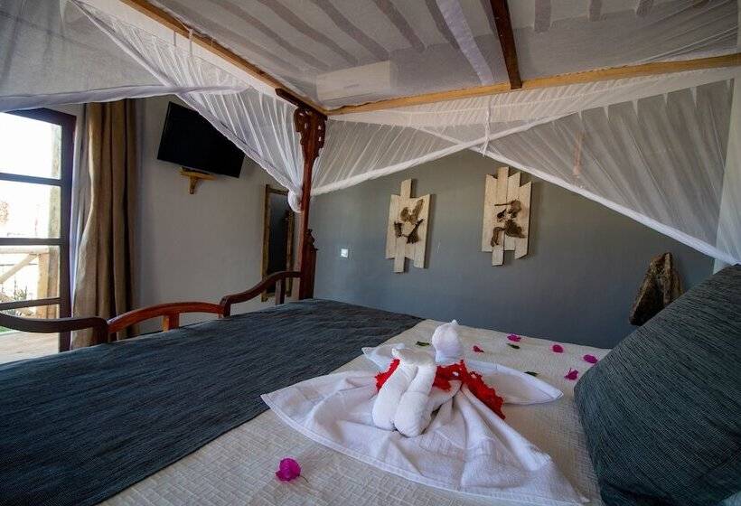 جناح جونيور مطلّ علي حمام السباحة, Nest Style Beach Hotel Zanzibar