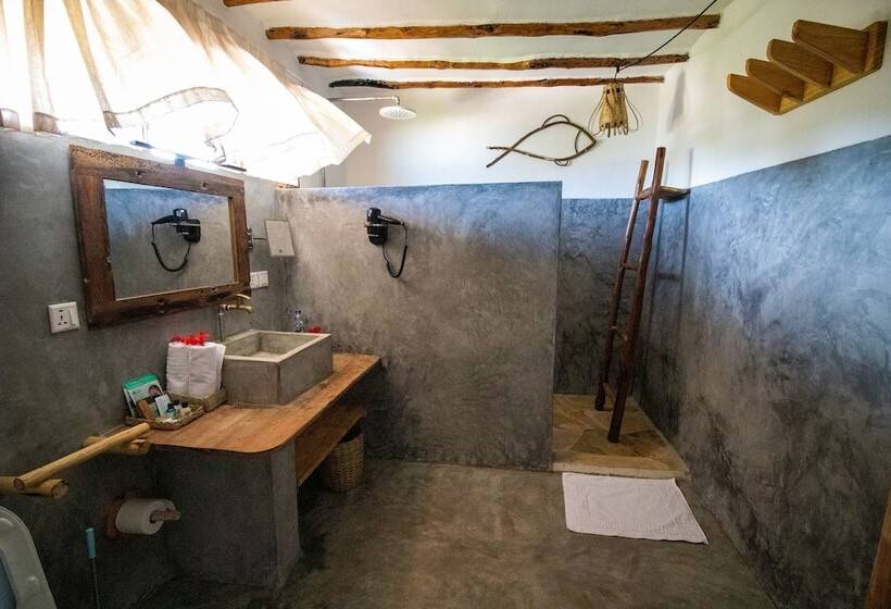 جناح جونيور مطلّ علي حمام السباحة, Nest Style Beach Hotel Zanzibar