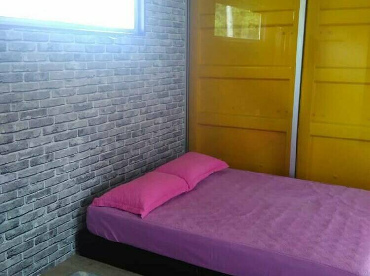 Cabanya Superior, Lumut Cube Homestay Kontena